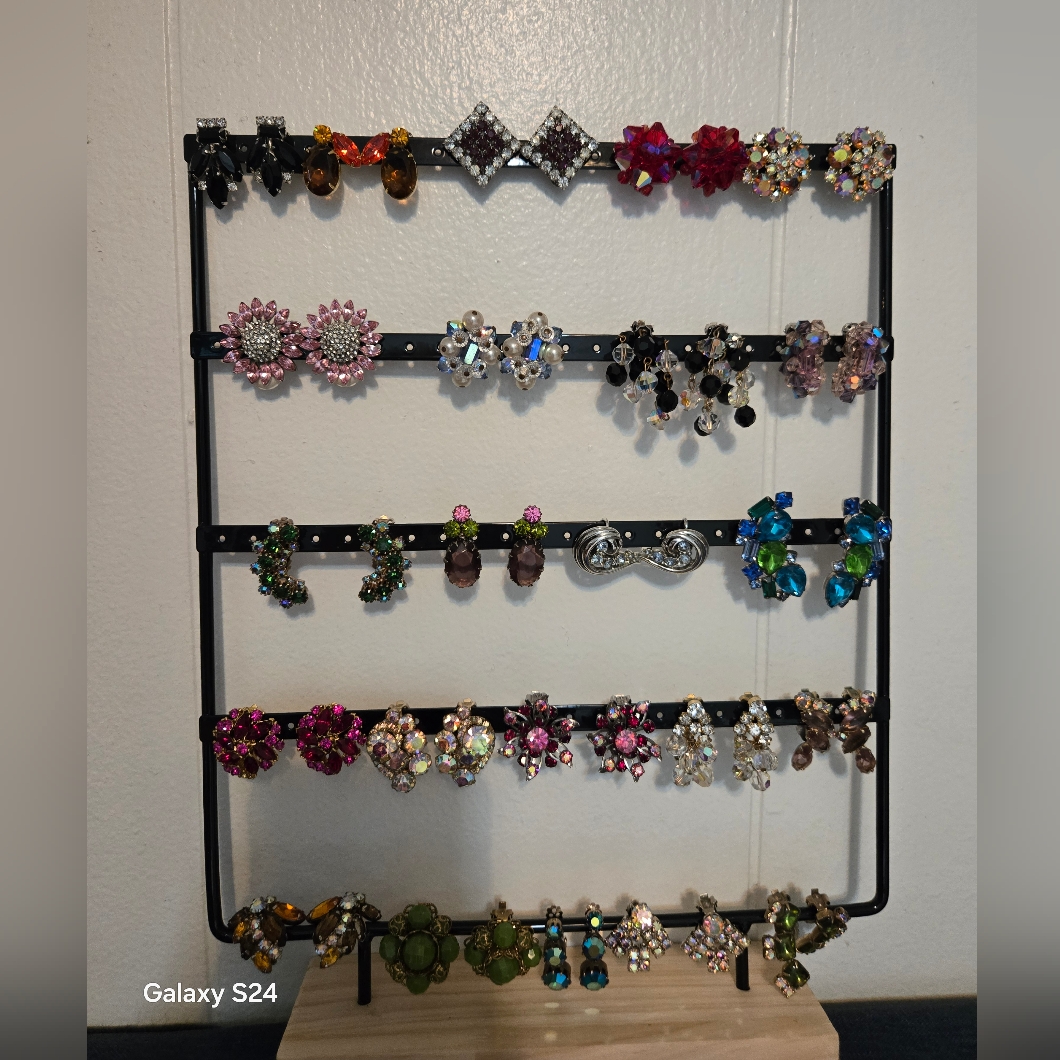 23 Juliana Delizza Elster Vintage Clip-On Earrings Featuring A Variety Gc 399$